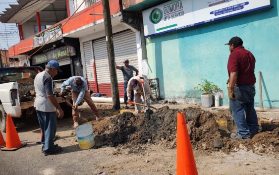 Atiende Ayuntamiento drenaje en la Revolución