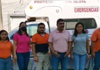Entrega de uniformes a PC por el alcalde Mauricio Alarcón Castillo en Oluta