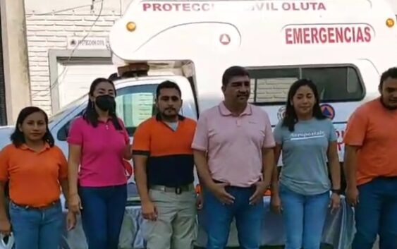 Entrega de uniformes a PC por el alcalde Mauricio Alarcón Castillo en Oluta