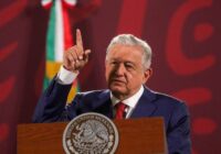 AMLO mantiene aprobación “por las nubes” y alcanza 63%, según encuesta AMLO mantiene aprobación “por las nubes” y alcanza 63%, según encuesta
