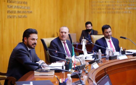 Director general del Seguro Social presenta al H. Consejo Técnico informe de actividades en tres años gestión