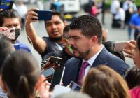 Al iniciar la administración, suspendió SEV a cuatro escuelas particulares por irregularidades, ofrecían cirugías estéticas o cosmetología. Al iniciar la administración, suspendió SEV a cuatro escuelas particulares por irregularidades, ofrecían cirugías estéticas o cosmetología.