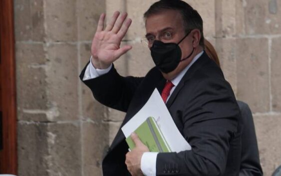 ‘¡Presidente, presidente!’ Ebrard desbanca a Sheinbaum como ‘corcholata’ favorita de Morena