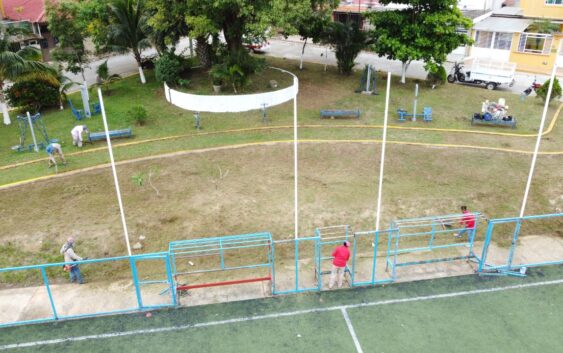 Suman esfuerzos en rehabilitación de espacio deportivo en la Candelaria