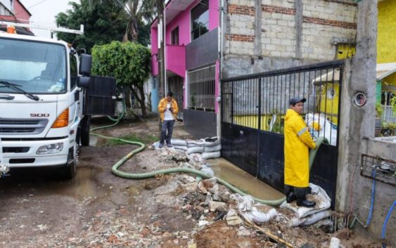 Por las intensas lluvias, se registraron inundaciones en partes baja y principales arterias de Xalapa: PC