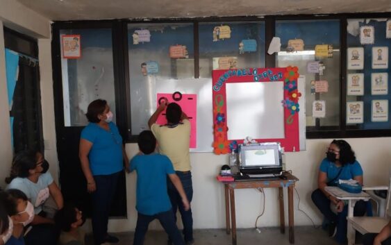 Llevan taller con dinámicas a Colegio Montessori