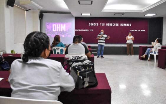 Imparten taller sobre Derechos Humanos para Personas con Discapacidad Auditiva