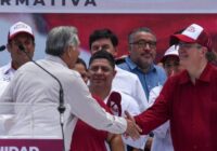 Patadas entre corcholatas