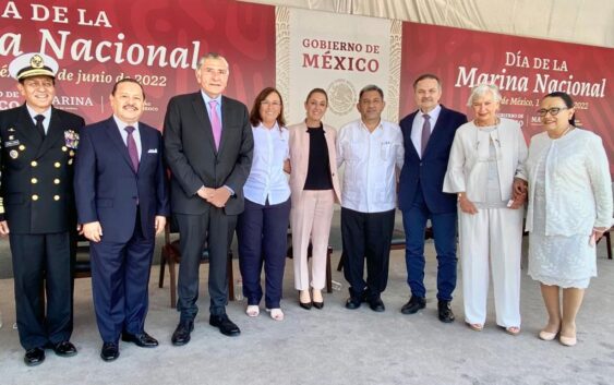 Conmemora Amado Cruz “Día de la Marina” con López Obrador