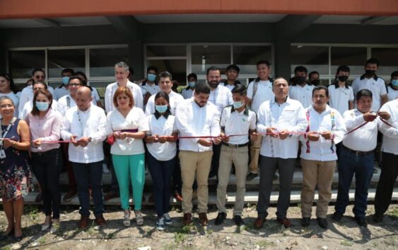 Zenyazen cumple su compromiso, entrega plantel nuevo CECyTEV en Yanga