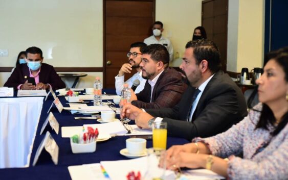 Zenyazen garantiza más obras escolares para Veracruz
