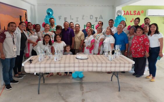 Festejan a padres en Casa del Abuelo