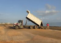 Realizan bacheo y desazolve intensivo de canales en Coatzacoalcos