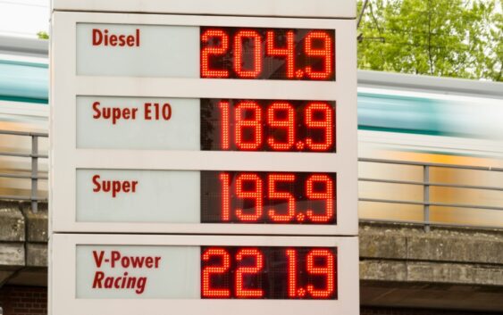 De norte a sur, mover el auto es un lujo por los altos precios de los combustibles