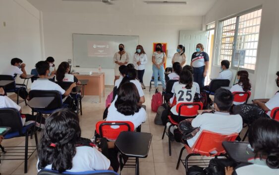 Orientan a alumnos del Telebachillerato de Mundo Nuevo sobre acoso escolar