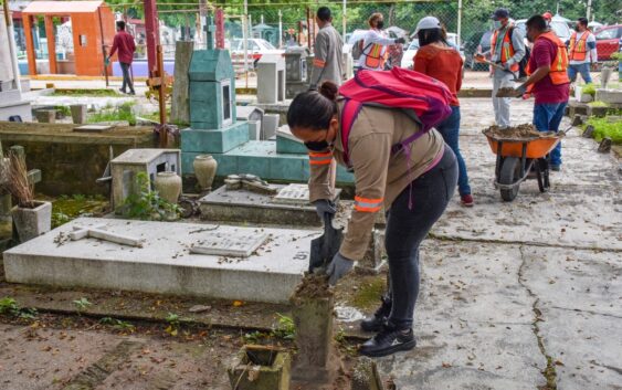 Arranca “Patio Limpio” en panteones de Coatzacoalcos