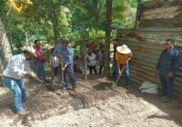 Suma Presidente Amado Cruz a amas de casa para instalar huertos de traspatio