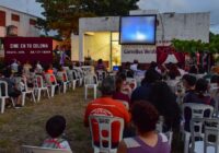 Gobierno de Amado Cruz inicia con éxito programa “Cine en tu Colonia”