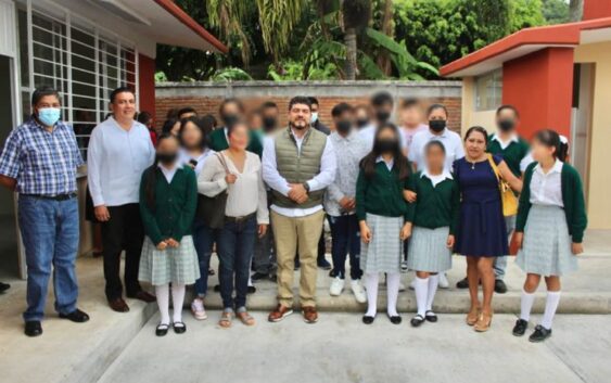 Zenyazen entrega escuela en Ixtaczoquitlán tras 15 años sin instalaciones