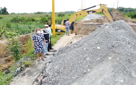 Supervisa Alcaldesa trabajos en la Cuatro Carriles