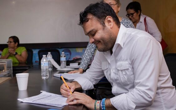 Alcaldes del sur firman acuerdo con ejidatarios de Tatahuicapan de Juárez