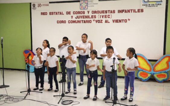 Se presenta Coro Comunitario “Voz al Viento” en Casa de Cultura