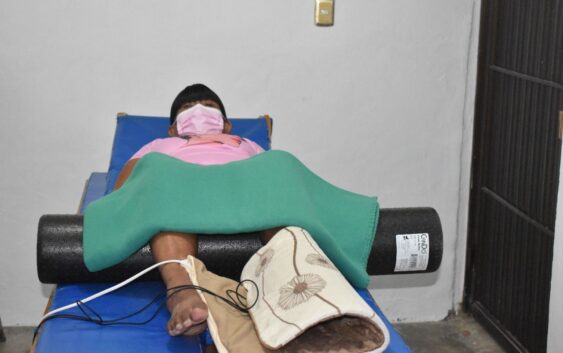 DIF de Cosoleacaque brinda atención de fisioterapia a la población