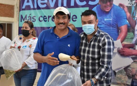 Ponciano Vázquez apoya a productores del área rural.