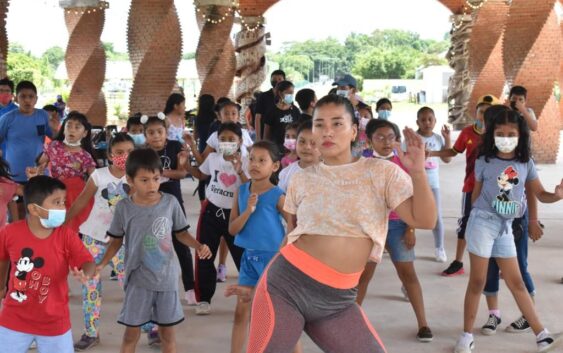 Continúan con éxito los talleres de verano, en las colonias de Cosoleacaque