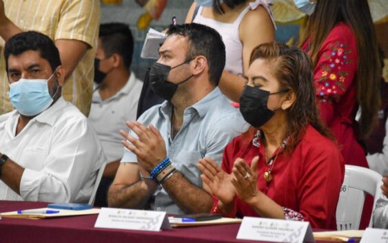 Alcalde Ponciano Vázquez firma convenio de colaboración con el IVEA