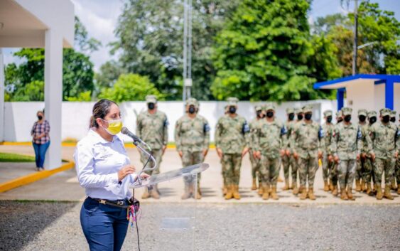 Rosalba Rodríguez, entregó patrullas a elementos de seguridad en Acayucan
