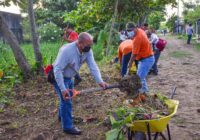 Más de 210 empleados municipales limpiaron canales en la colonia Coatzacoalcos