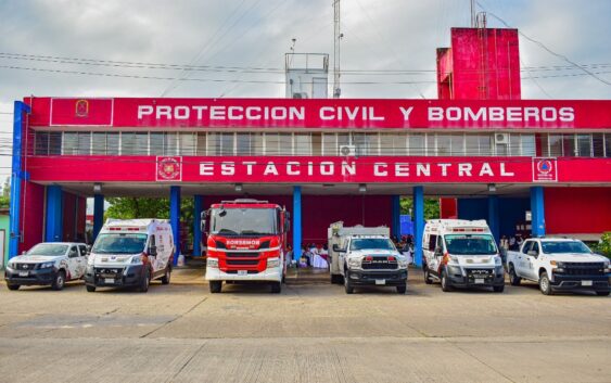 Reconoce Amado Cruz importancia de los bomberos de Coatzacoalcos