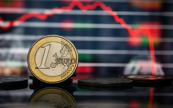 Euro cotiza por debajo de la paridad con el dólar por segunda vez en un mismo año