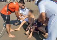 PERSONAL NAVAL RESCATA A DOS PERSONAS QUE SE ENCONTRABAN EN PELIGRO DE AHOGAMIENTO, EN LA PLAYA “LA PIRÁMIDE” DE COATZACOALCOS