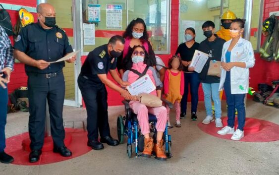 Niños sobrevivientes de Cáncer visitaron la estación de PC y Bomberos de Coatzacoalcos