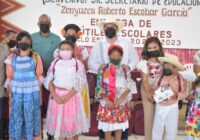 Zenyazen entrega 1326 paquetes de útiles escolares en el Totonacapan