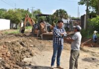 Ponciano Vázquez supervisa obras en colonias de Cosoleacaque