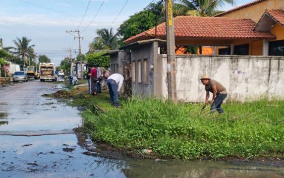 Más canales de Coatzacoalcos son desazolvados para evitar inundaciones o encharcamientos