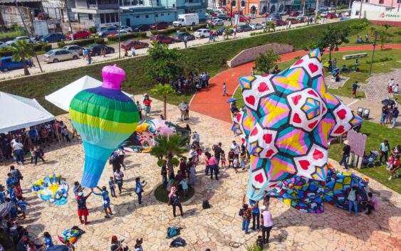 Más de 5 mil personas disfrutaron la “Exhibición de Globos de Papel en Coatzacoalcos”