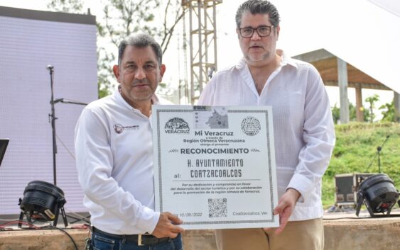 Entregan reconocimiento al Gobierno de Coatzacoalcos por impulsar promoción del sur