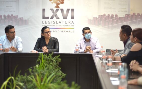 Revisan diputada y Sedatu avance de obras del distrito de Cosoleacaque