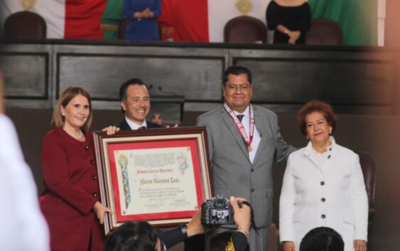 Entrega LXVI Legislatura medalla Heberto Castillo Martinez al Doctor Héctor Vázquez Leal