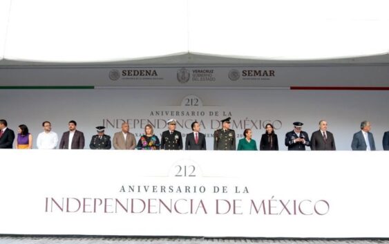 Zenyazen asiste a desfile cívico militar con motivo del 212 aniversario del inicio de la Independencia de México