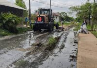 Avanza Ayuntamiento limpieza de canales en Coatzacoalcos