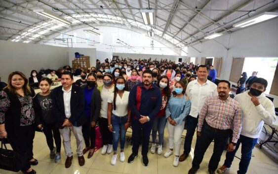 Zenyazen entregó 126 plazas en Educación Básica y Media Superior