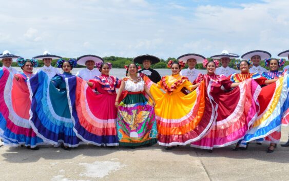 Artesanos de Cosoleacaque presentes en la cumbre Olmeca