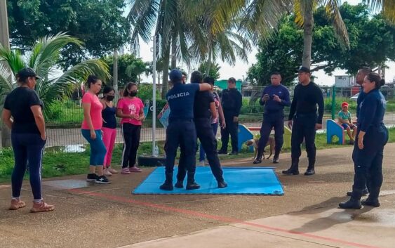 Imparte Policía Municipal taller de defensa personal y convivencia contra la no violencia