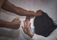 Subdirector de obras públicas del gobierno sin corazón denunciado por violento.