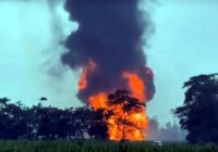 UN MUERTO, MÁS DE 20 CASAS AFECTADAS Y 120 FAMILIAS EVACUADOS ES EL SALDO DE LA EXPLOSIÓN DE UN GASO DUCTO EN HUIMANGUILLO, TABASCO. UN MUERTO, MÁS DE 20 CASAS AFECTADAS Y 120 FAMILIAS EVACUADOS ES EL SALDO DE LA EXPLOSIÓN DE UN GASO DUCTO EN HUIMANGUILLO, TABASCO.
